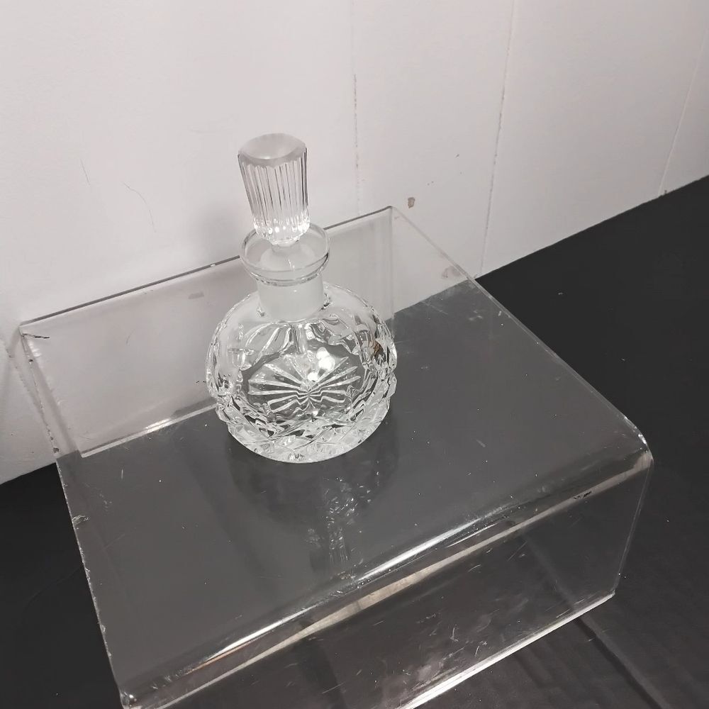 Elegant Clear Glass Perfume Bottle